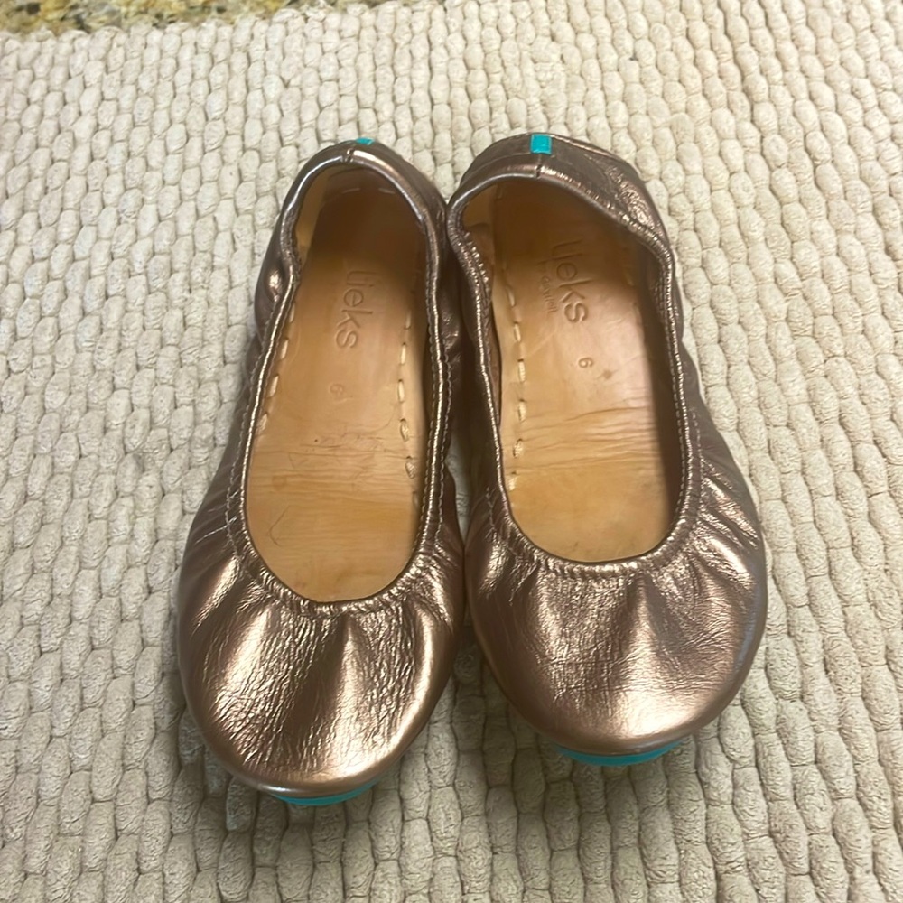 Fall is coming....Up your autumnally shoe collection with these gorgeous shoes.